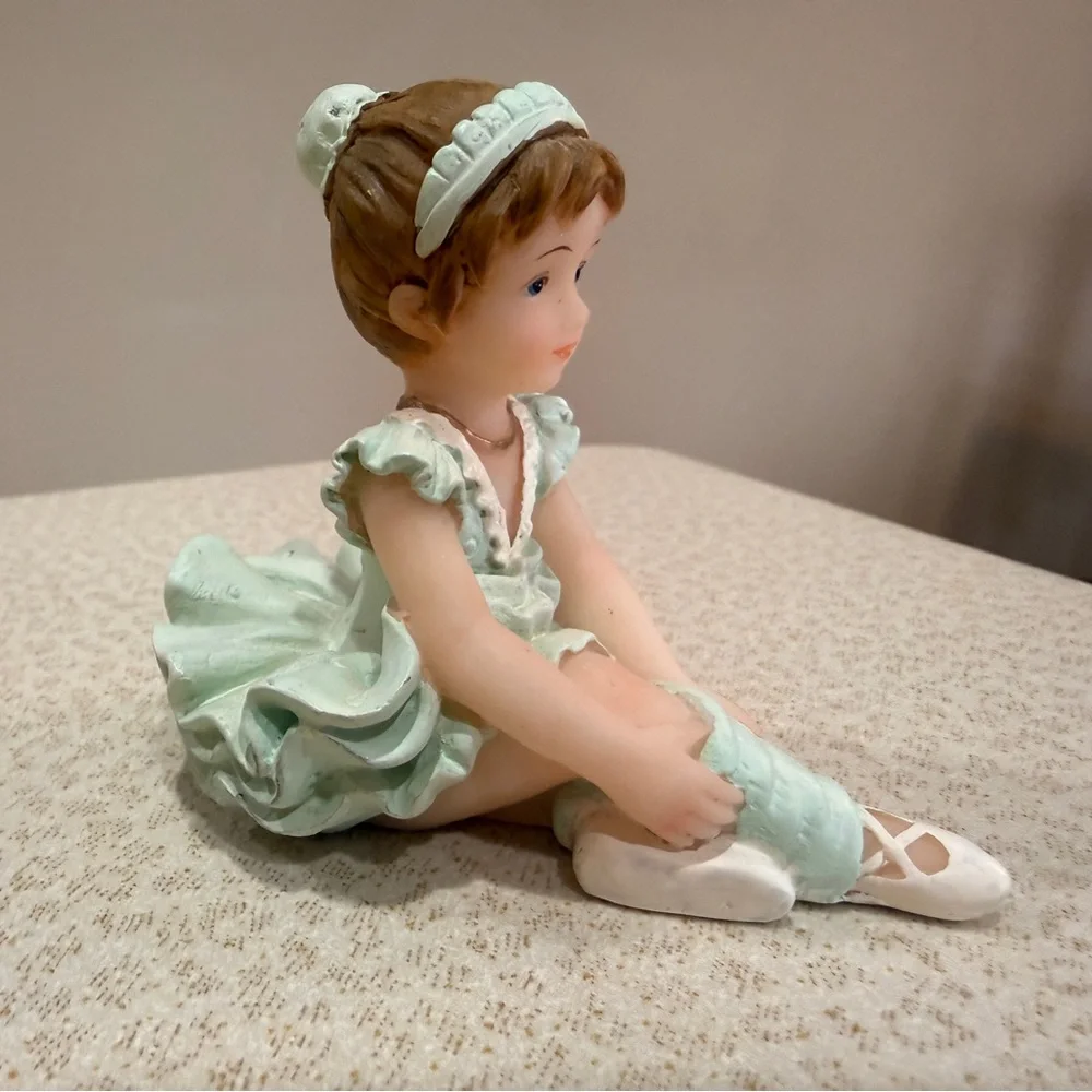 Resin Ballerina Figurines- Set of 3 - Picture 6 of 10